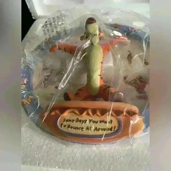 Disney Bradford Exchange Tigger 3-D Plate - Picture 5 of 6